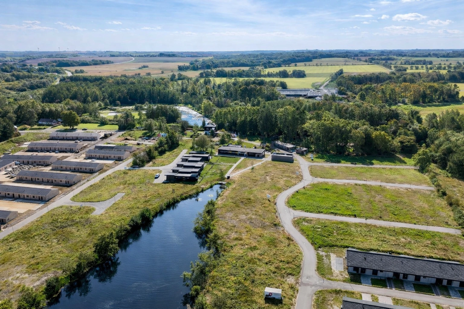 Dronefoto af Gudenåparken